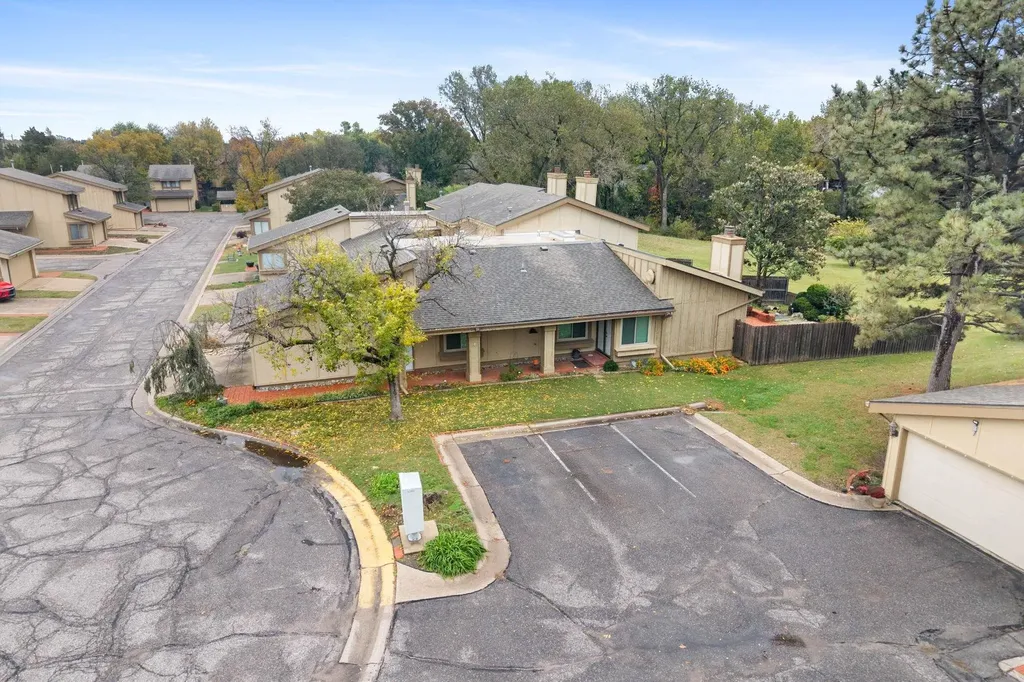 8419 E Harry Wichita KS 67207