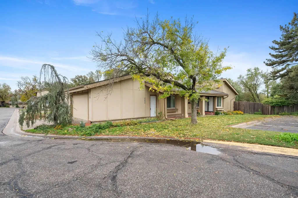 8419 E Harry Wichita KS 67207