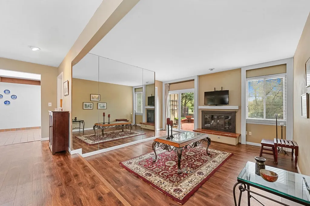 8419 E Harry Wichita KS 67207