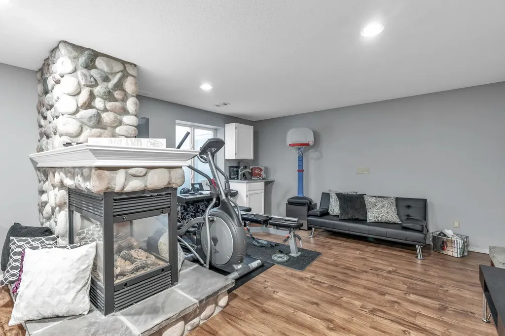 2013 N Grace Avenue Court Andover KS 67002