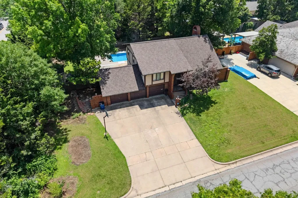 7911 E Donegal Street Wichita KS 67206