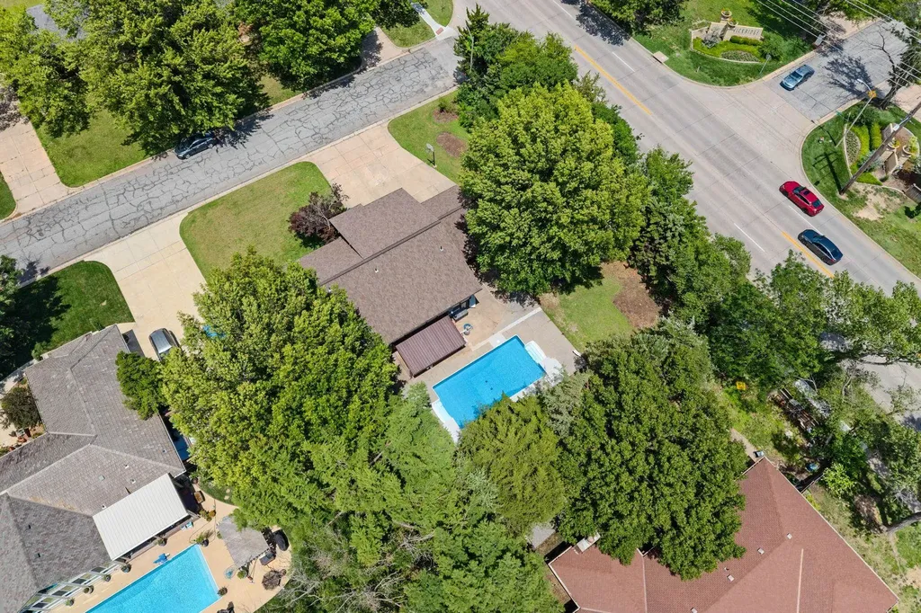 7911 E Donegal Street Wichita KS 67206
