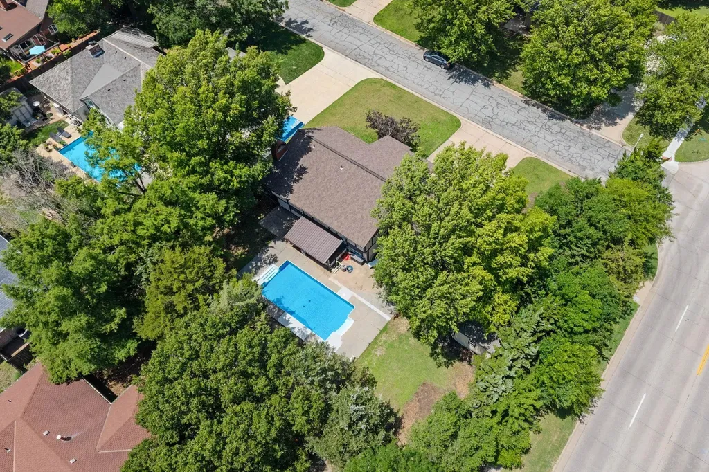 7911 E Donegal Street Wichita KS 67206