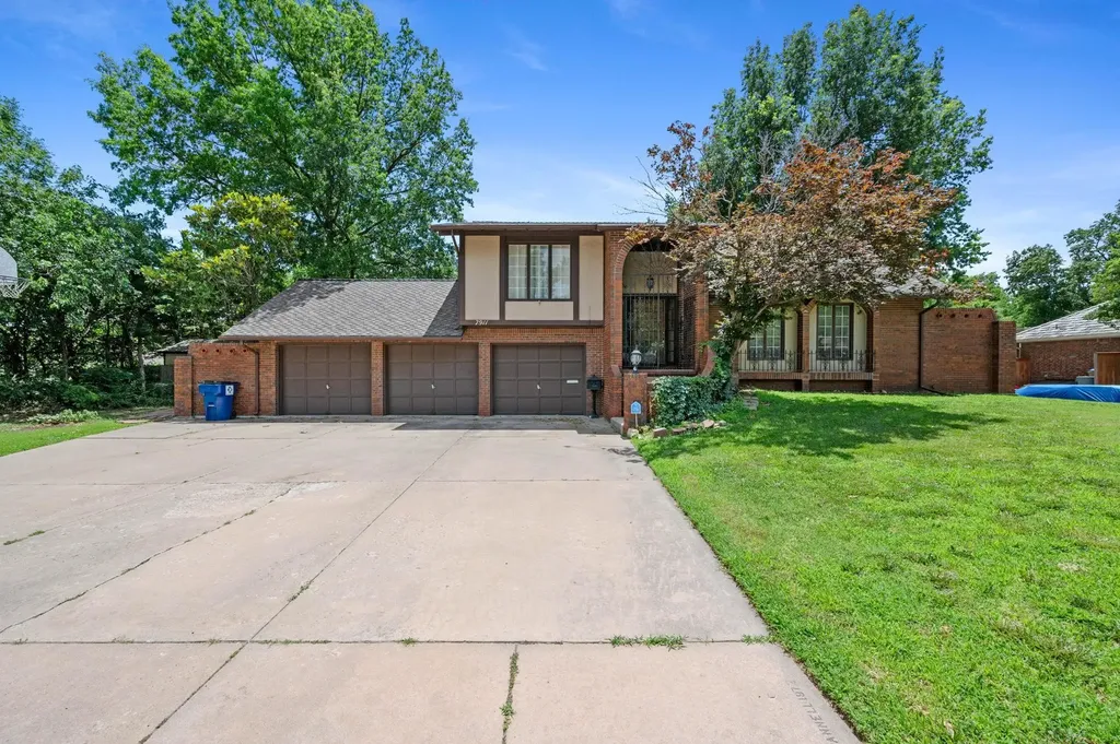 7911 E Donegal Street Wichita KS 67206