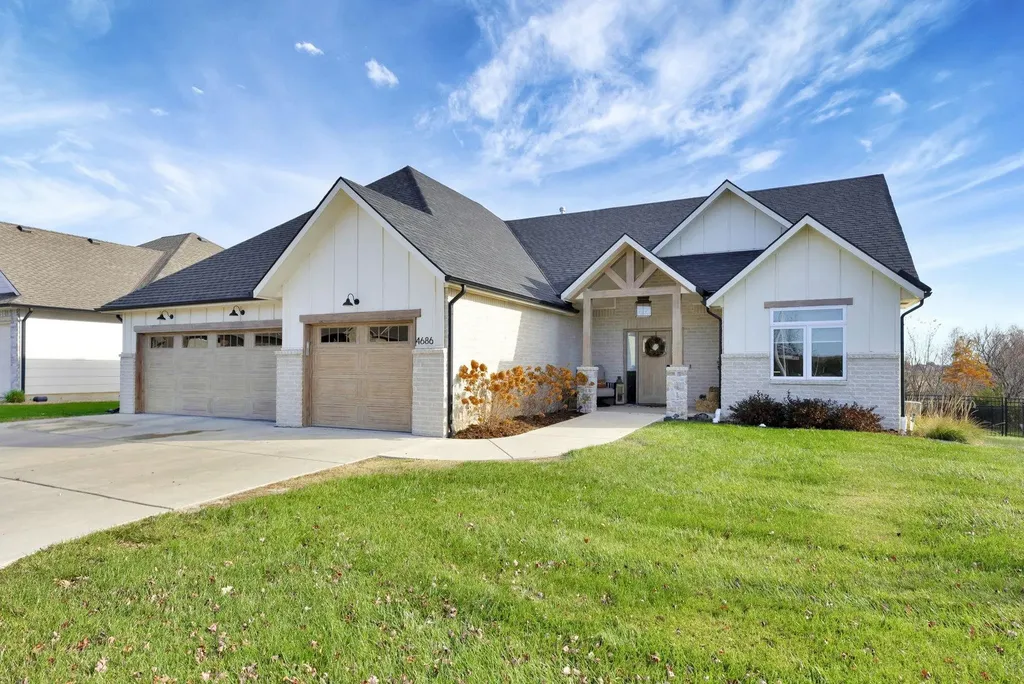 4686 N Elk Creek Drive Bel Aire KS 67226