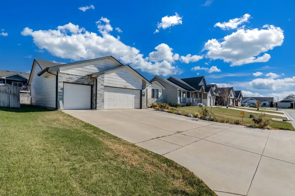 3040 N Susan Lane Mulvane KS 67110