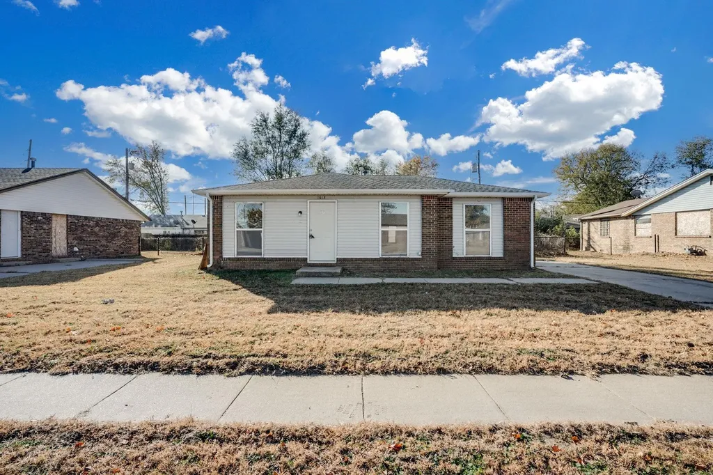1613 E Del Mar Street Wichita KS 67216