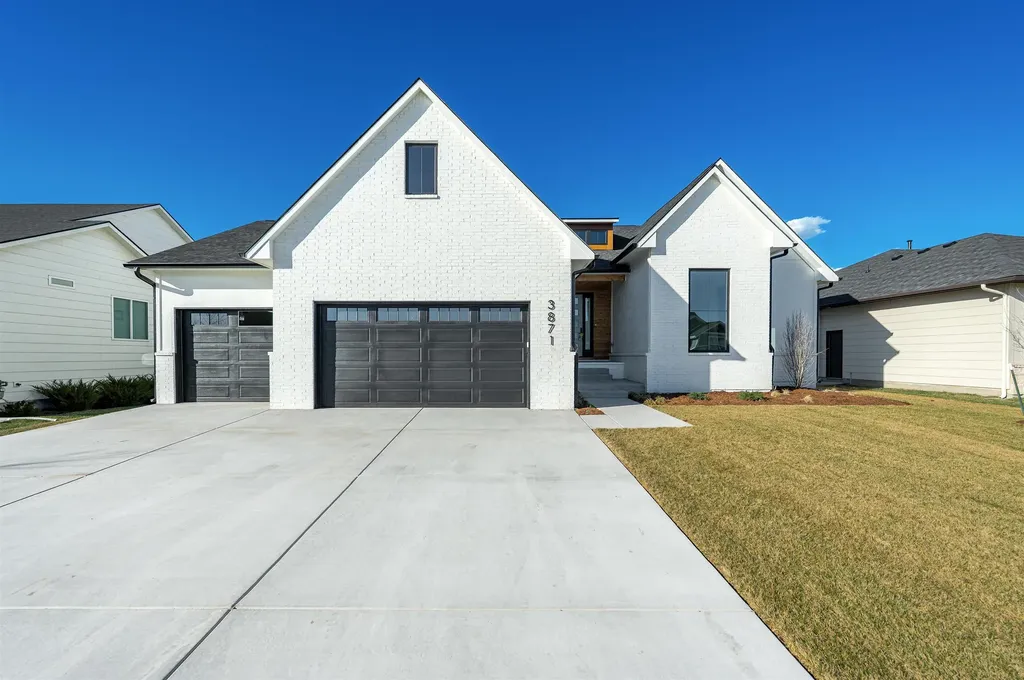 3871 N Estancia Court Wichita KS 67205