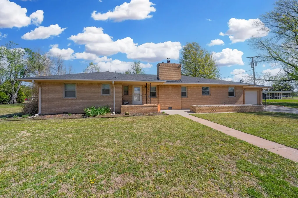 405 Circle Drive Wellington KS 67152