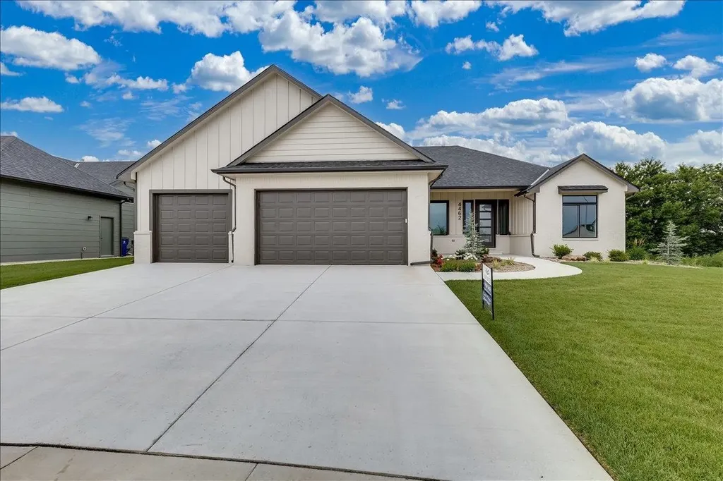 4462 N Grey Meadows Maize KS 67101