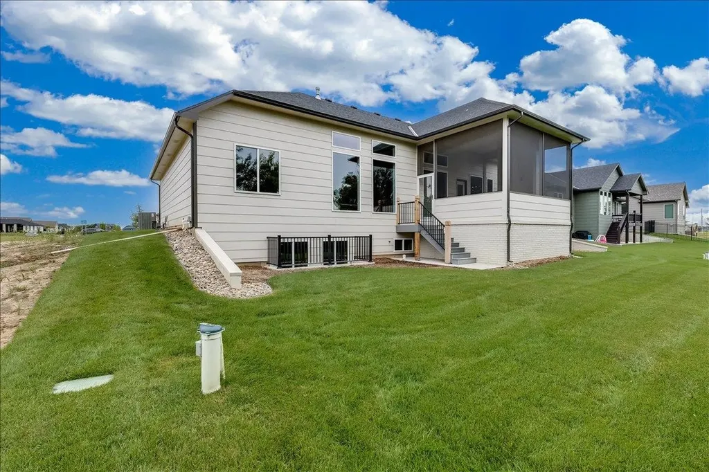 4462 N Grey Meadows Maize KS 67101