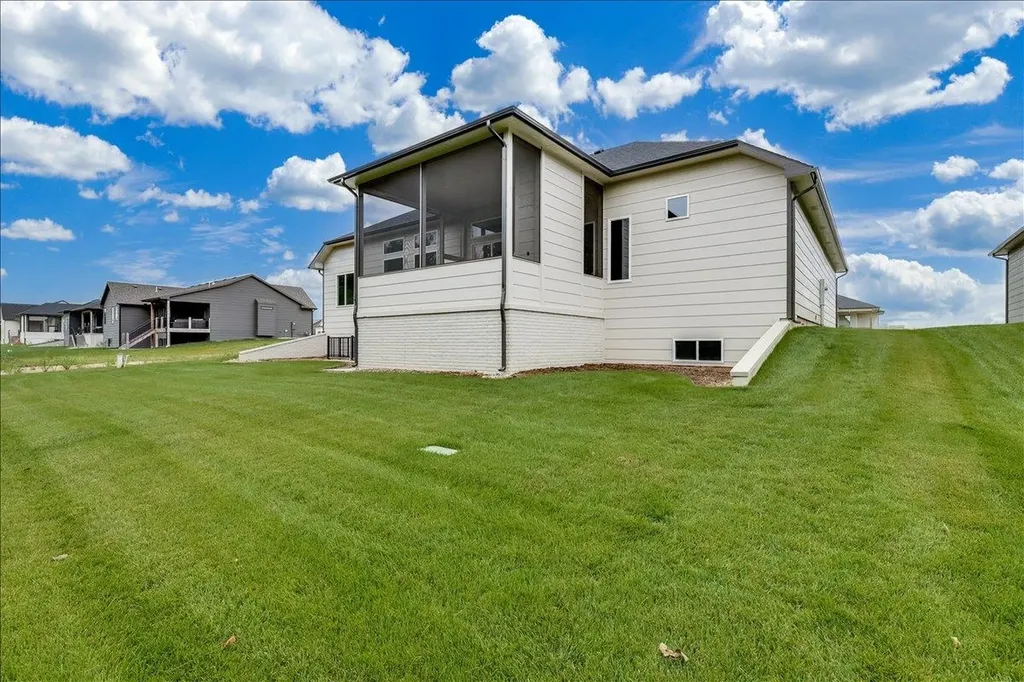 4462 N Grey Meadows Maize KS 67101