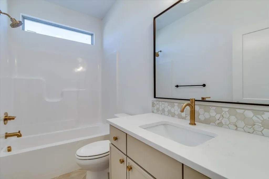 4431 N Grey Meadows Court Maize KS 67101