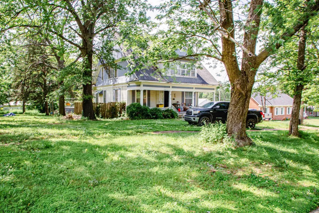 115 S 5th Street Fredonia KS 66736