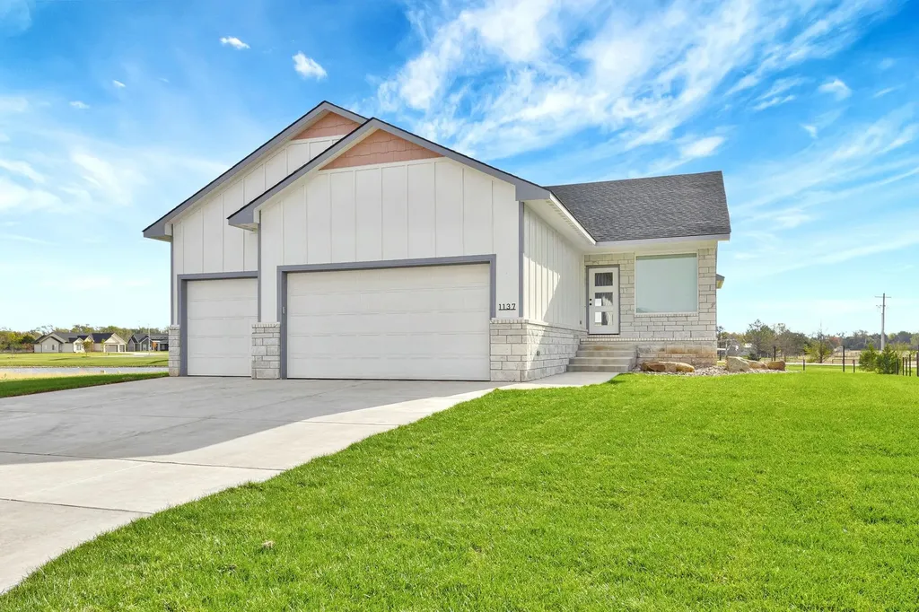 1137 W Trek Circle Goddard KS 67052