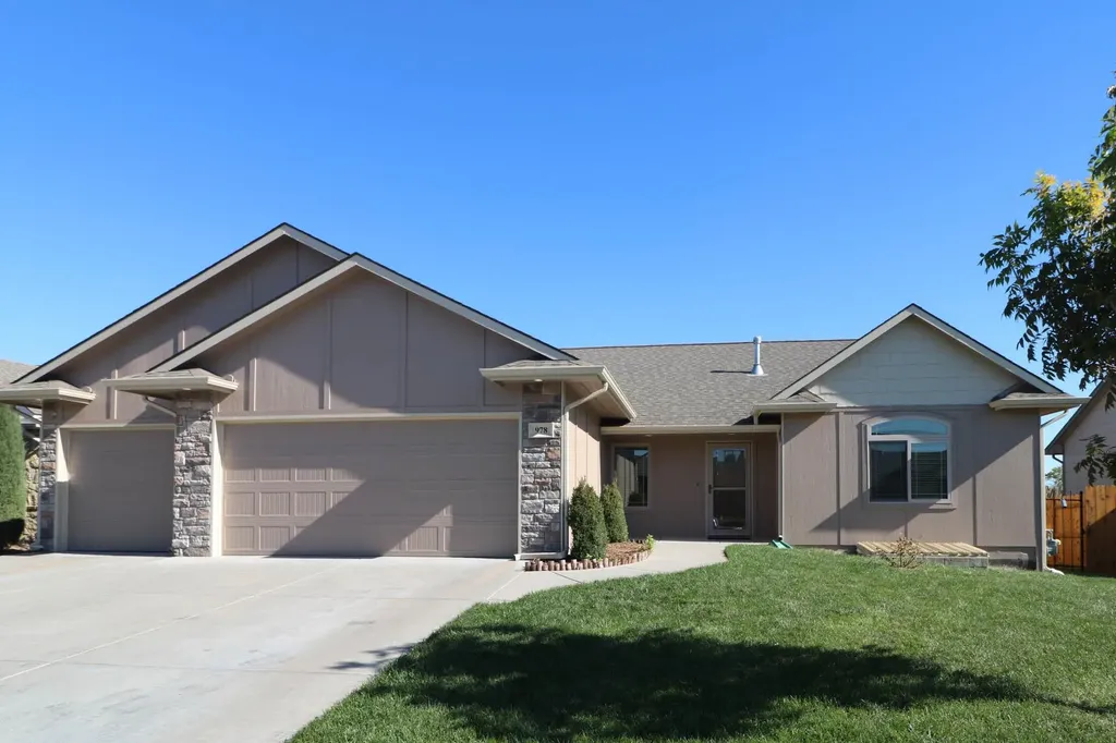 978 N Cedar Brook Circle Mulvane KS 67110
