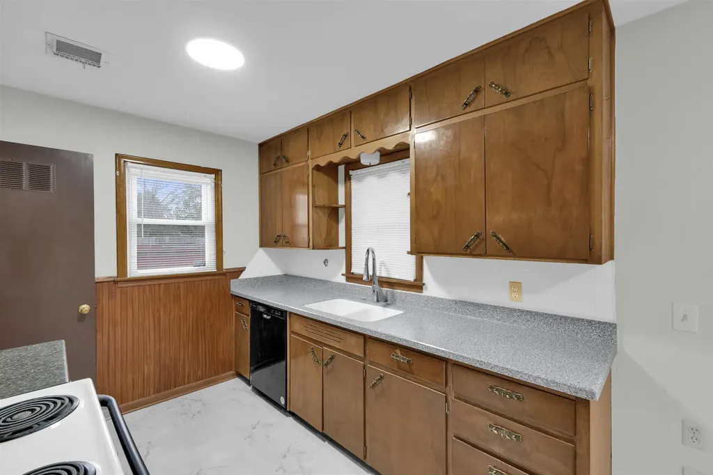 1808 W Dallas Street Wichita KS 67217