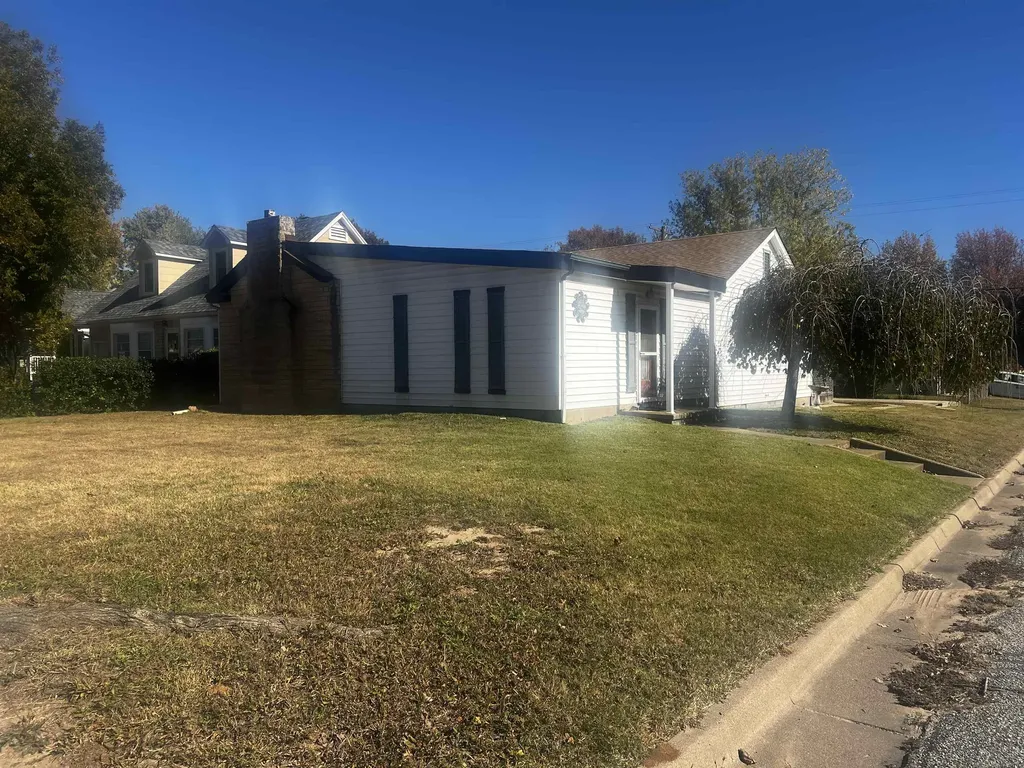 1702 N 8 Arkansas City KS 67005