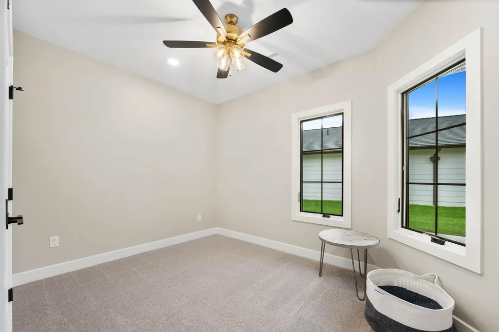 6134 N Hiebert Drive Park City KS 67219