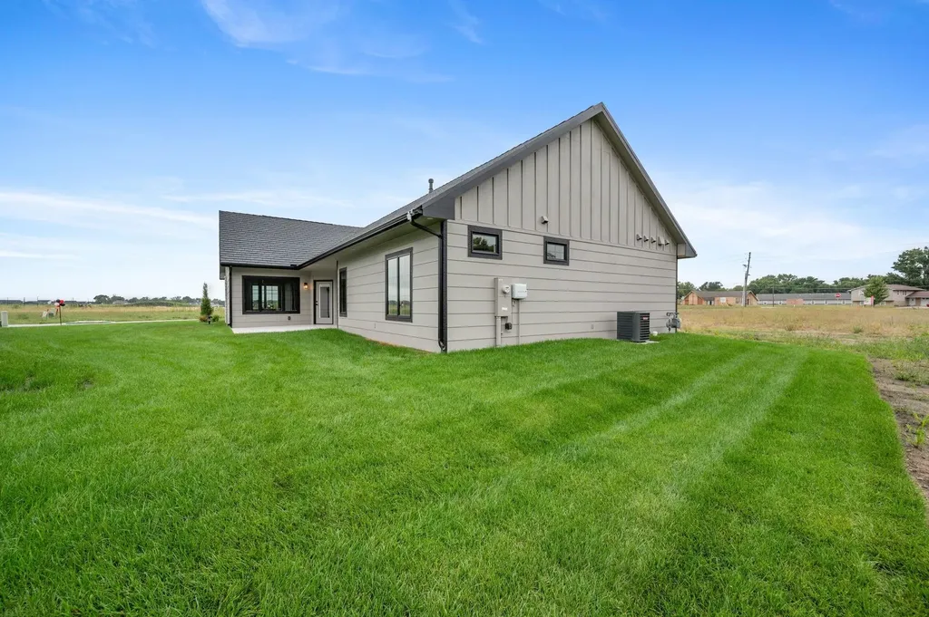 6134 N Hiebert Drive Park City KS 67219