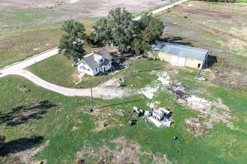 5202 N Willow Lake Burrton KS 67020