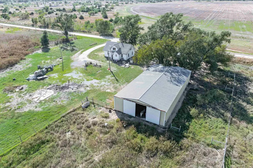 5202 N Willow Lake Burrton KS 67020