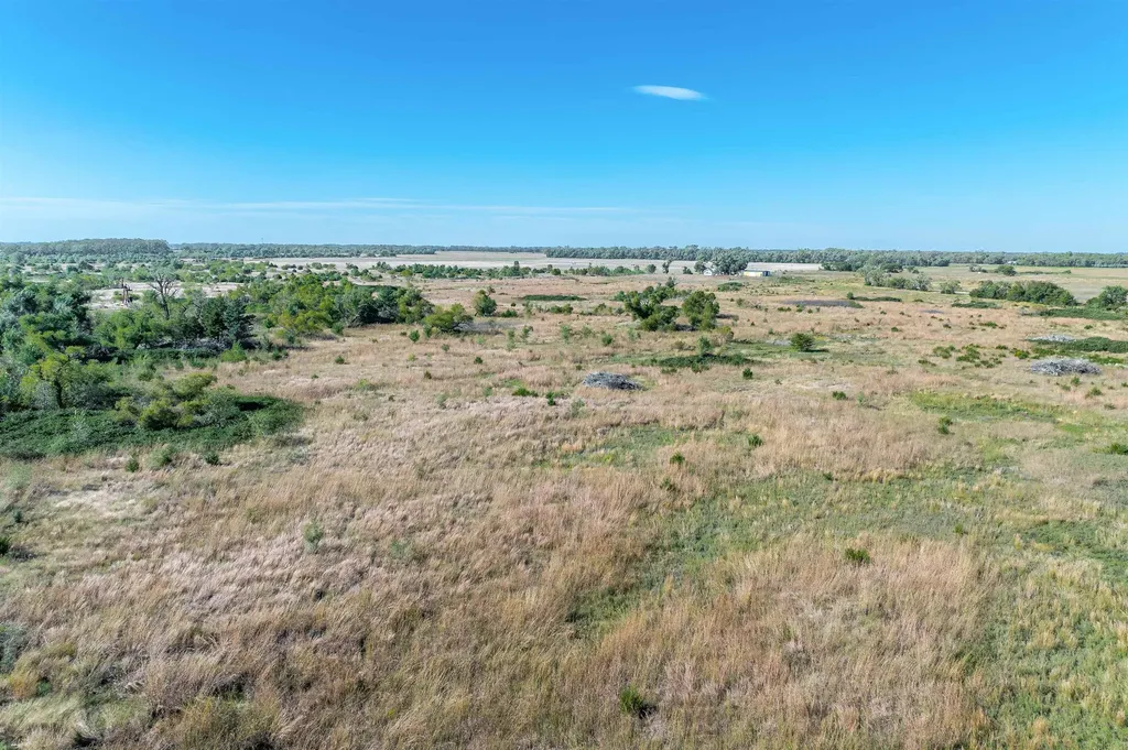 5202 N Willow Lake Burrton KS 67020