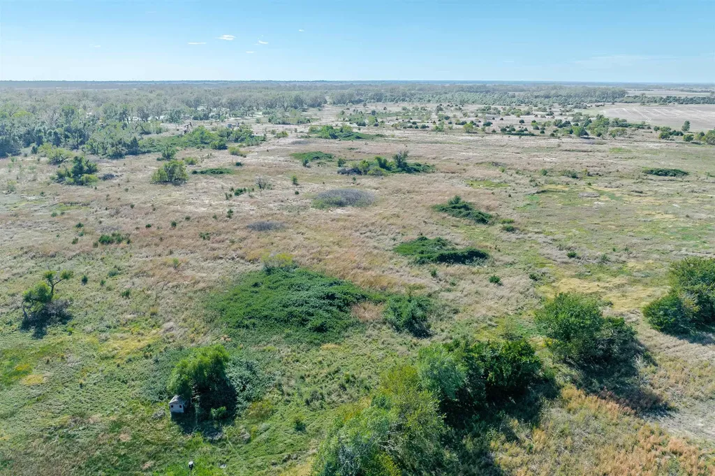 5202 N Willow Lake Burrton KS 67020