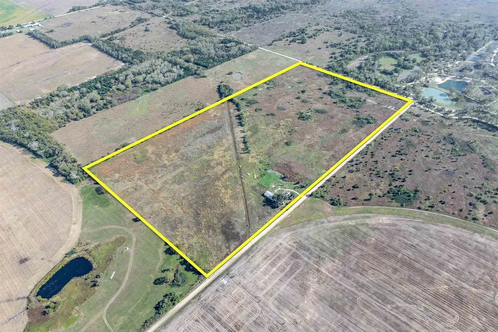 5202 N Willow Lake Burrton KS 67020