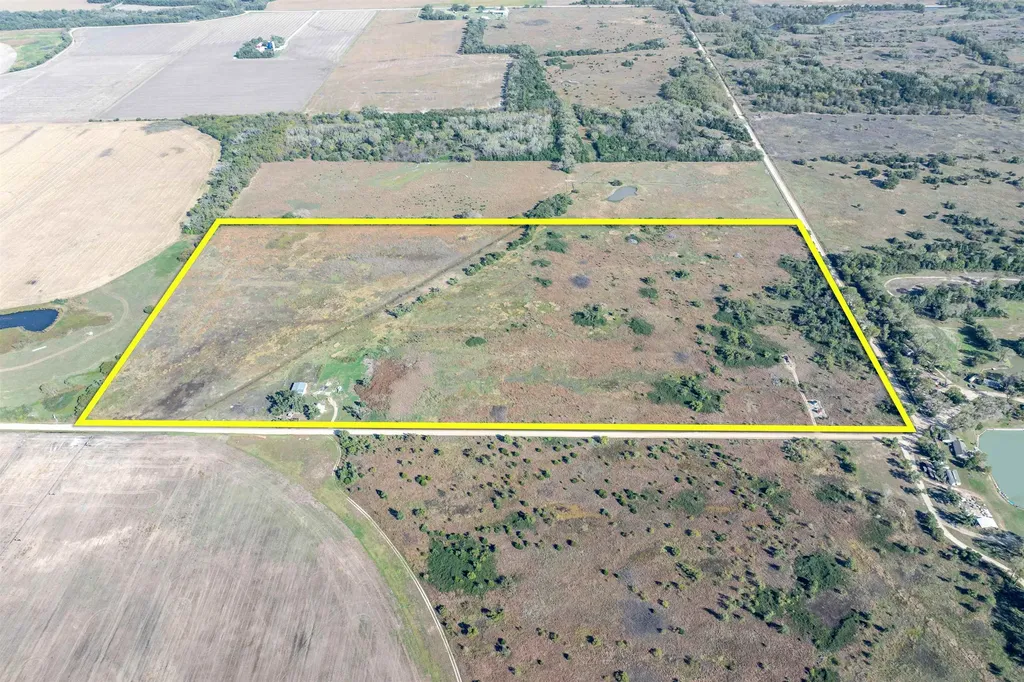 5202 N Willow Lake Burrton KS 67020