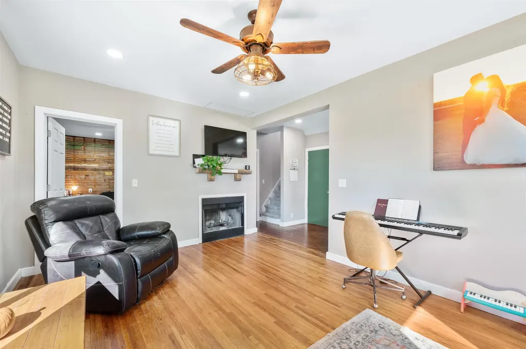 5202 N Willow Lake Burrton KS 67020