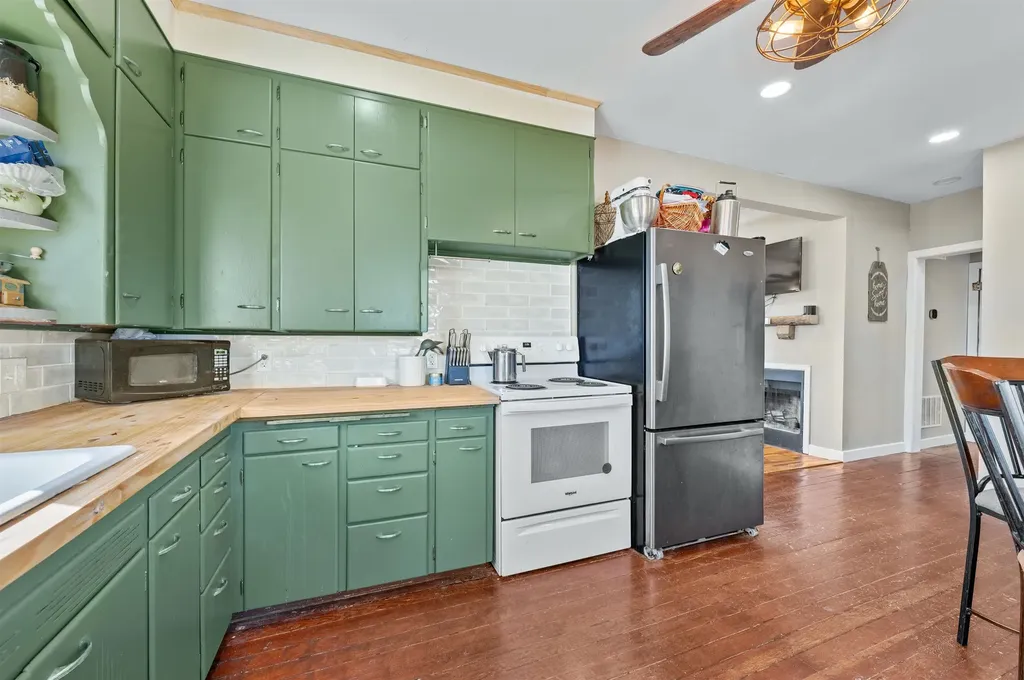 5202 N Willow Lake Burrton KS 67020