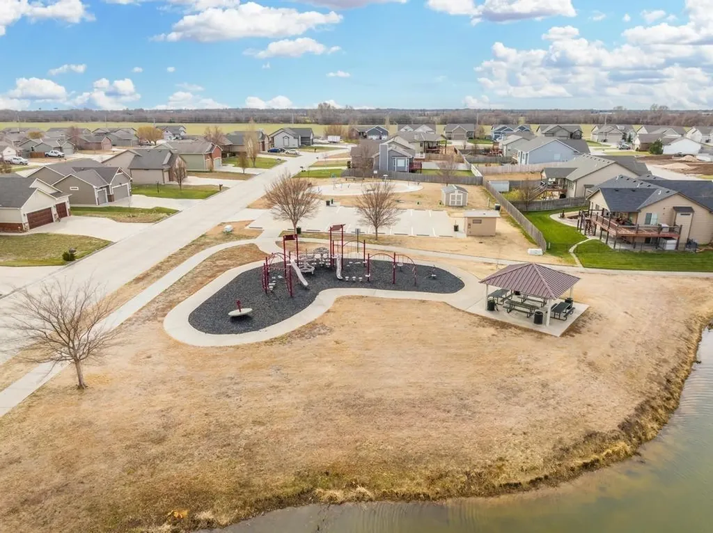 215 Summer Drive Newton KS 67114