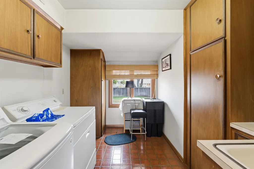 1559 N Woodlawn Wichita KS 67208