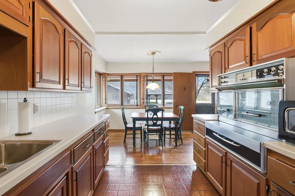 1559 N Woodlawn Wichita KS 67208