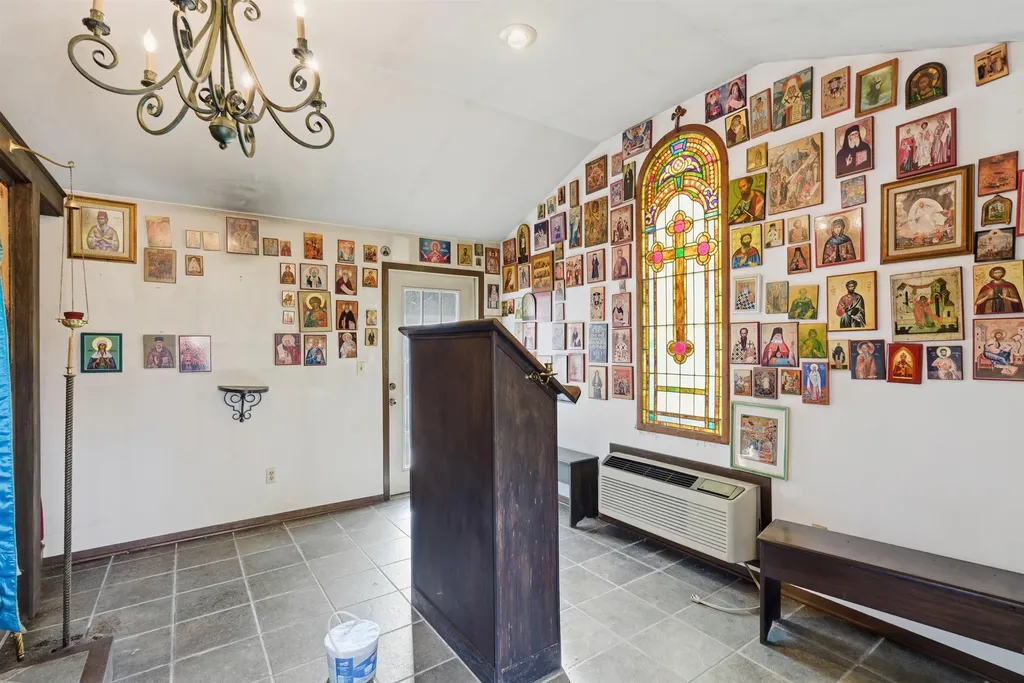 1559 N Woodlawn Wichita KS 67208