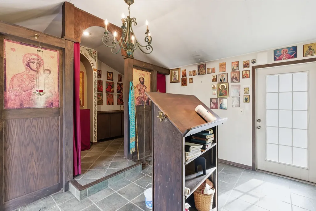1559 N Woodlawn Wichita KS 67208