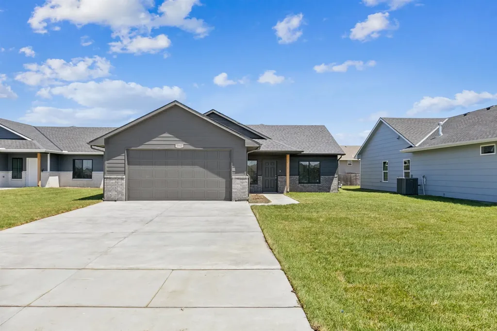 8968 E Forbes Circle Bel Aire KS 67226