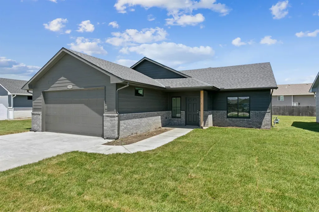 8968 E Forbes Circle Bel Aire KS 67226