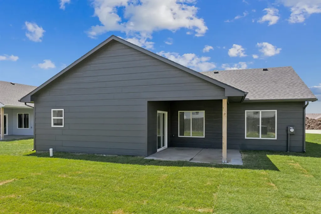 8968 E Forbes Circle Bel Aire KS 67226