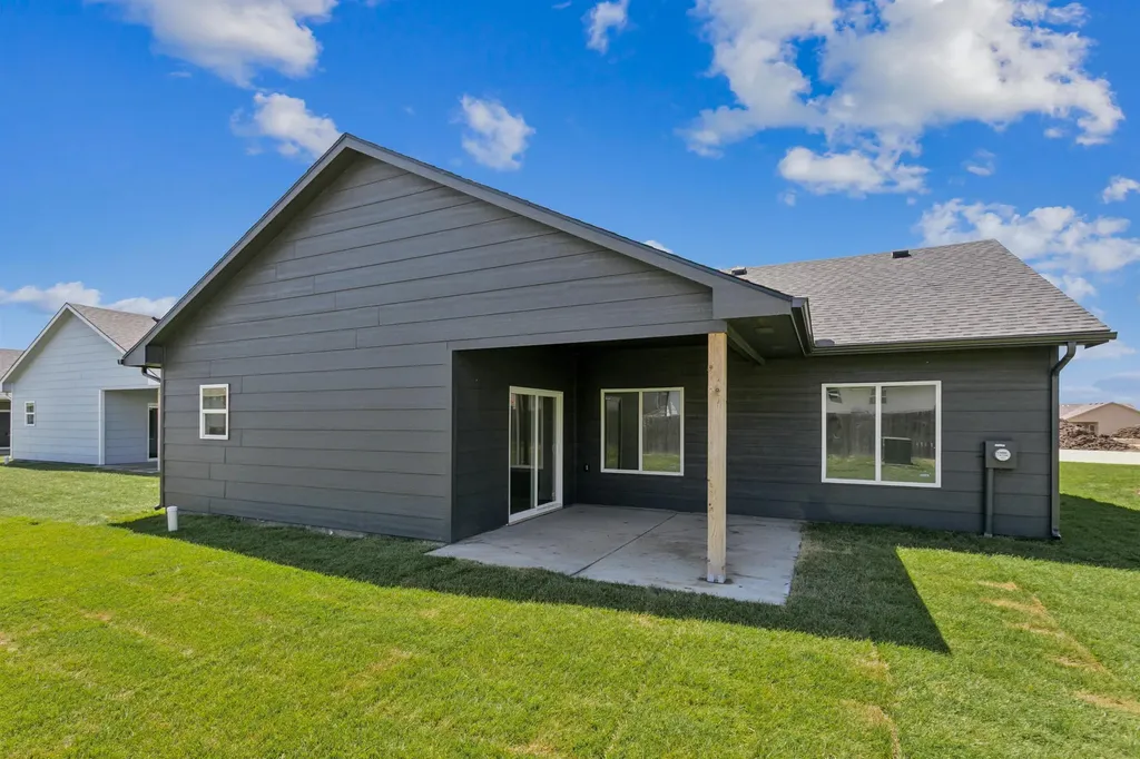 8968 E Forbes Circle Bel Aire KS 67226