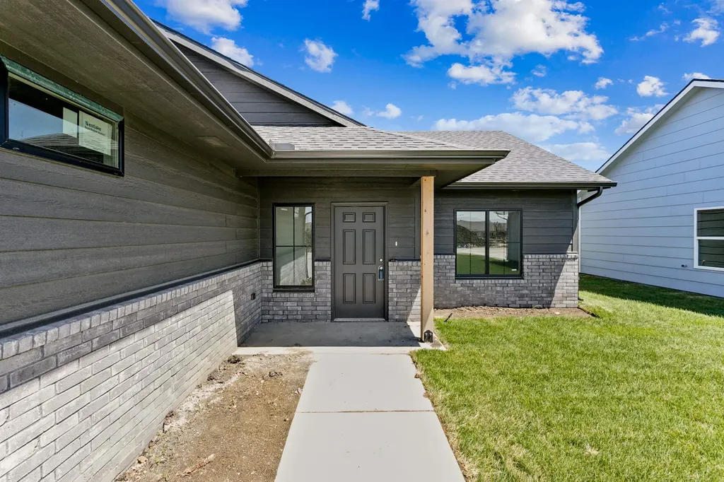 8968 E Forbes Circle Bel Aire KS 67226
