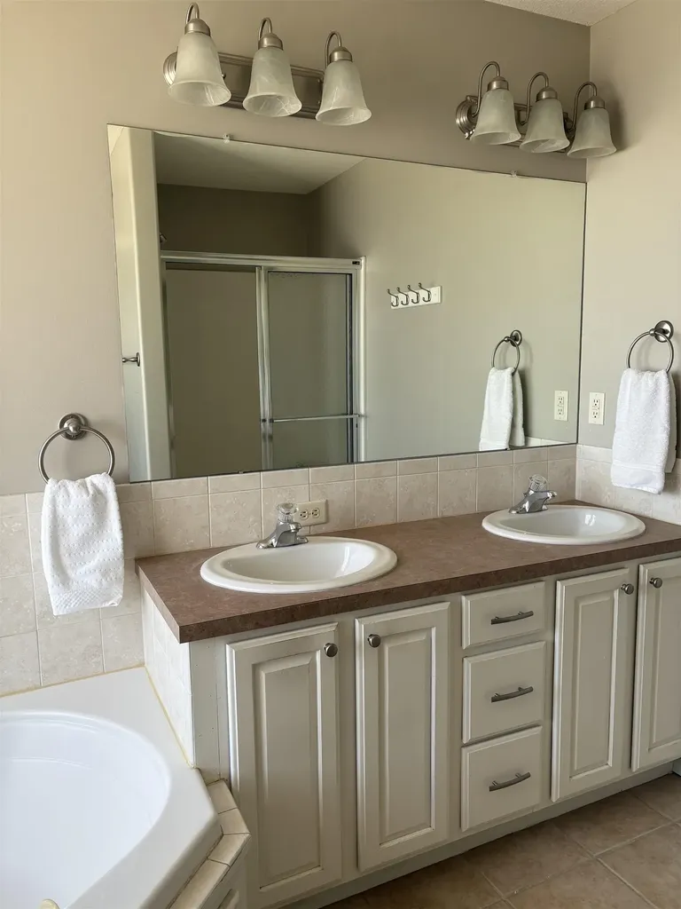 1625 E Woodbrook Lane Derby KS 67037