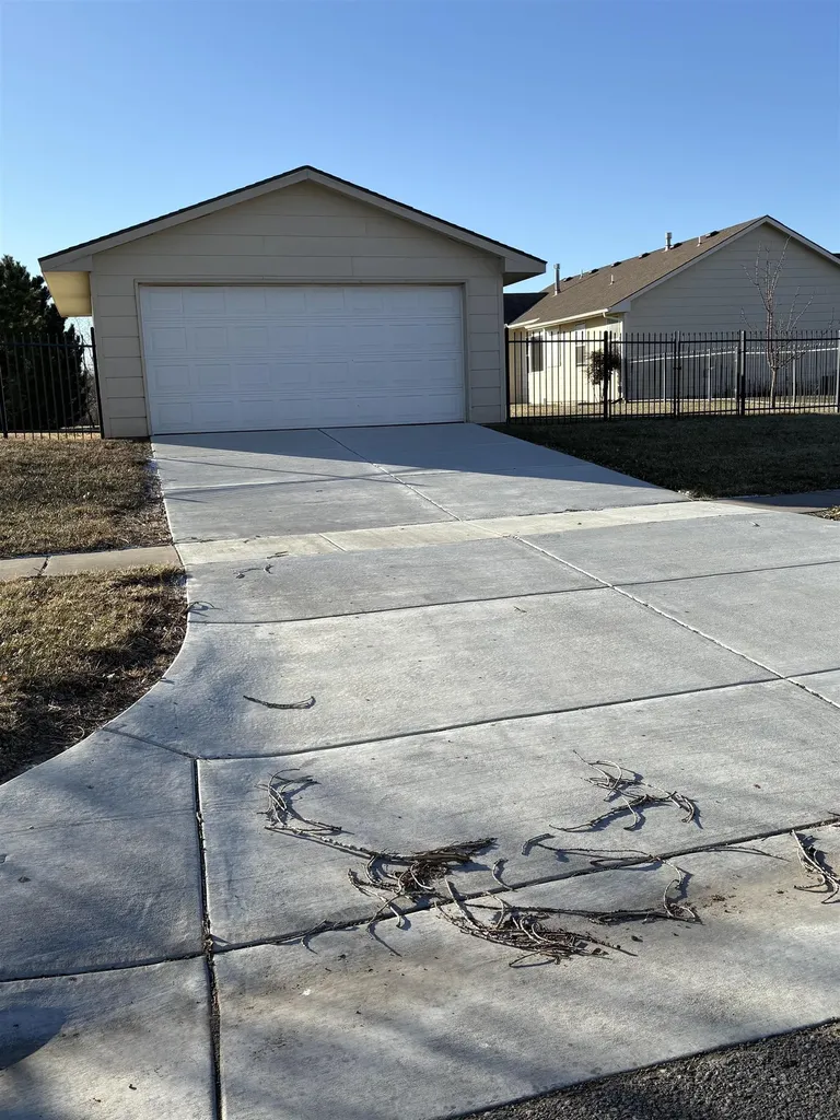 1625 E Woodbrook Lane Derby KS 67037