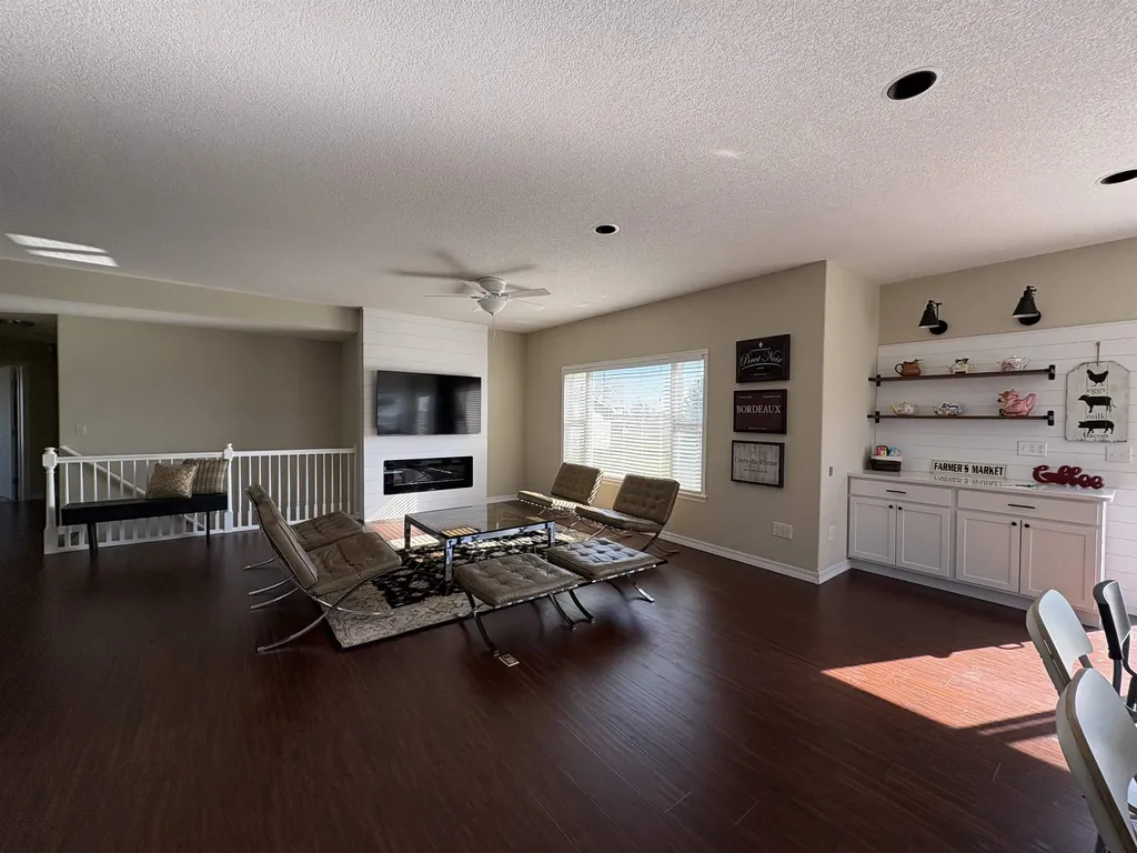 1625 E Woodbrook Lane Derby KS 67037
