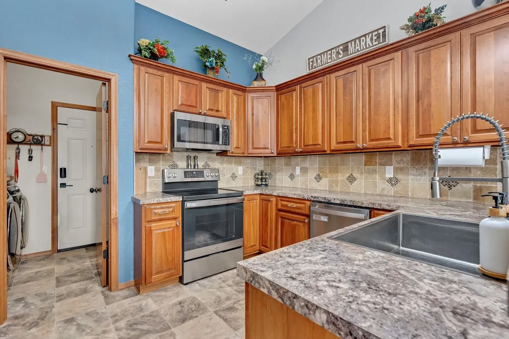 2723 E Fairchild Court Park City KS 67219