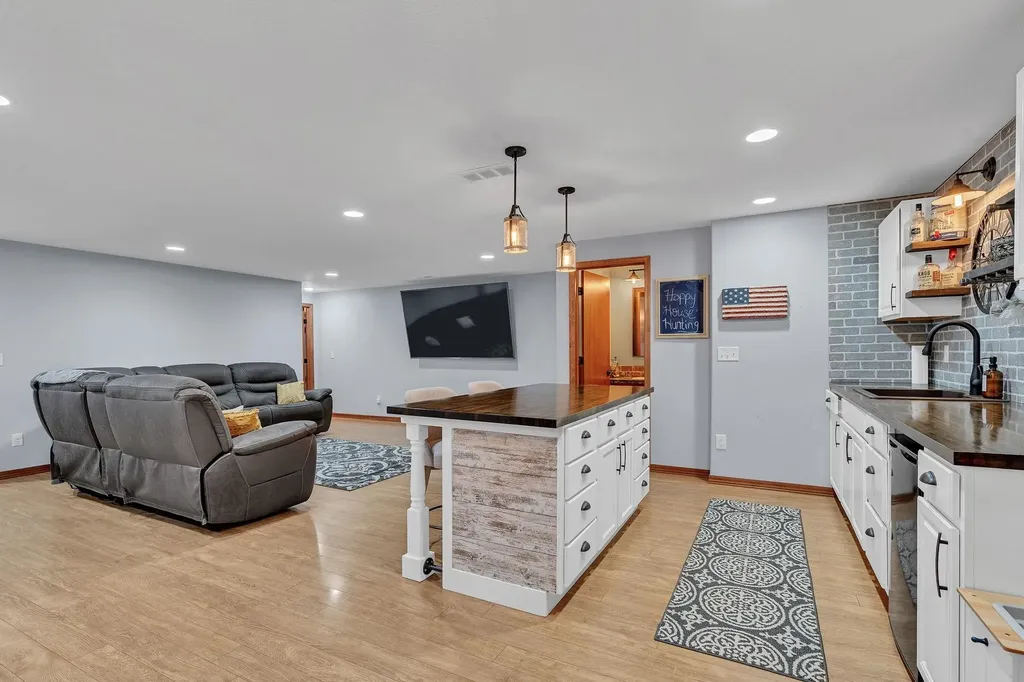 2723 E Fairchild Court Park City KS 67219