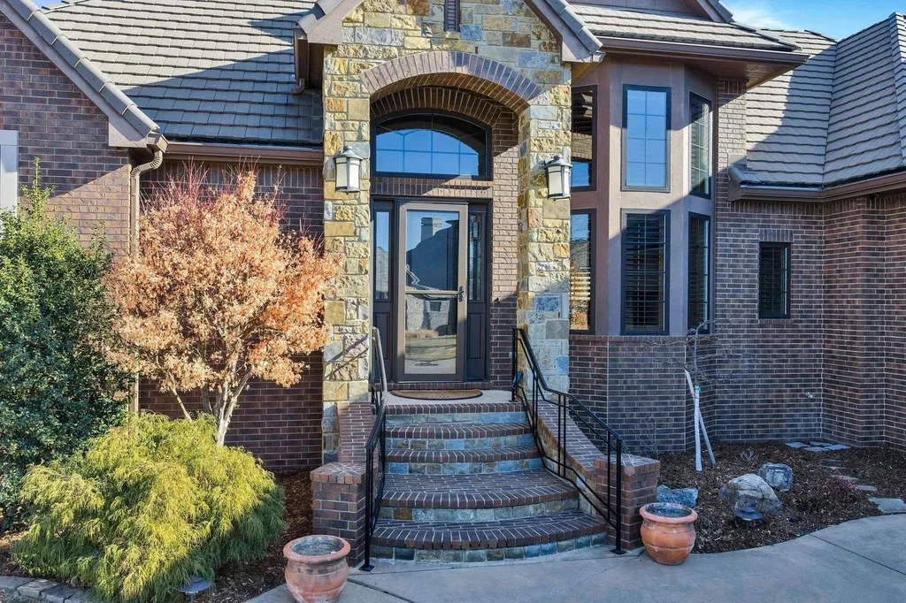 10635 E Glengate Circle Wichita KS 67206