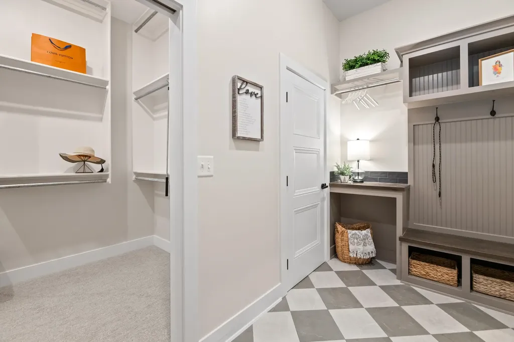 810 N Thornton Court Wichita KS 67235