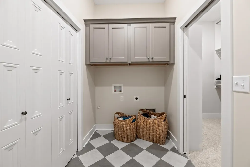 810 N Thornton Court Wichita KS 67235